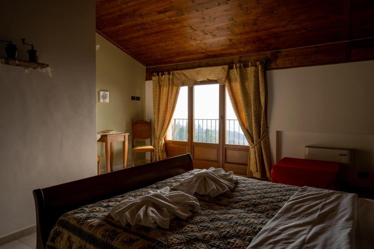 Alle Tre Colline Albugnano Bagian luar foto