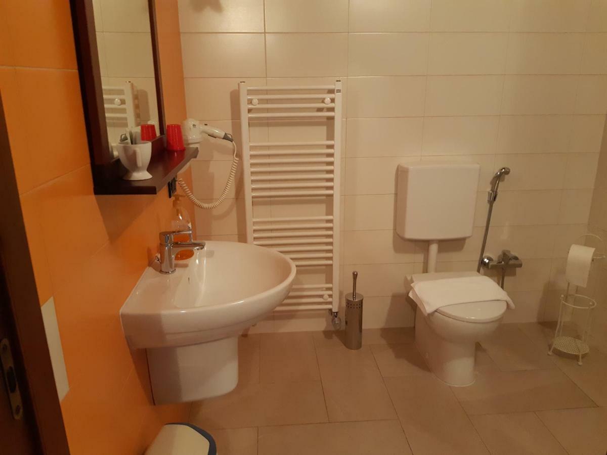 Alle Tre Colline Albugnano Bagian luar foto